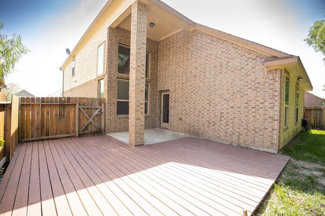 6707 Hunters Creek Lane, Baytown, TX 77521