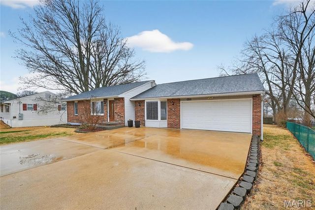 4632 Ringer Road, St Louis, MO 63129