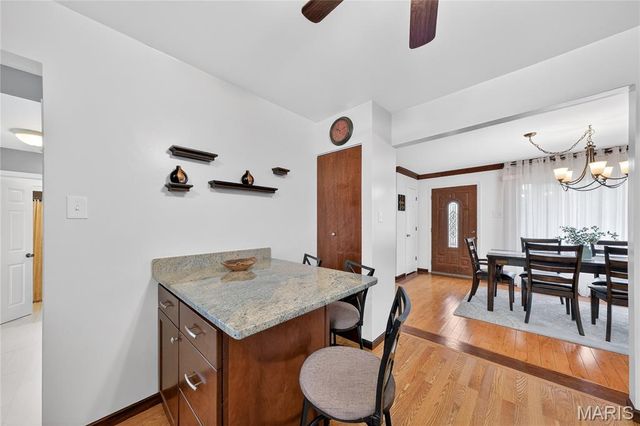 4632 Ringer Road, St Louis, MO 63129