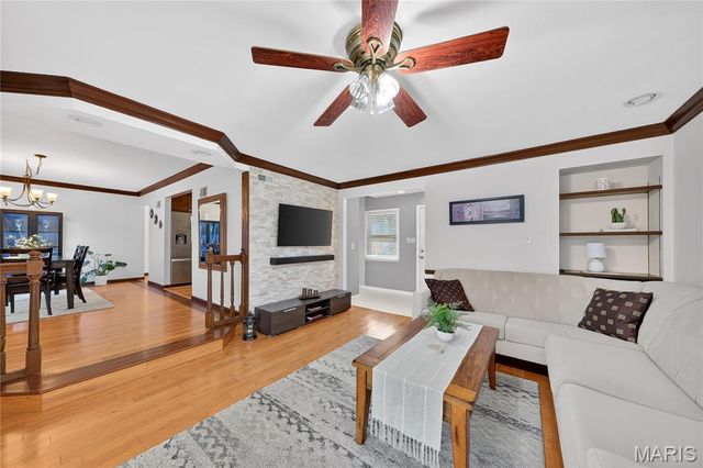 4632 Ringer Road, St Louis, MO 63129