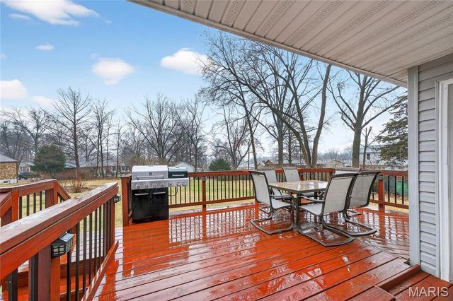 4632 Ringer Road, St Louis, MO 63129