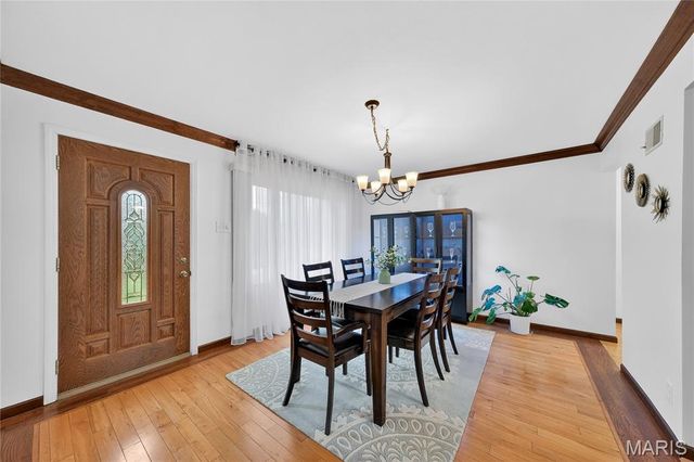 4632 Ringer Road, St Louis, MO 63129