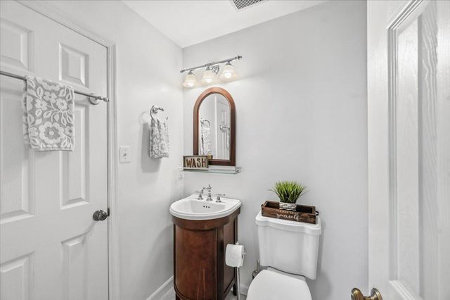 15 MILLS CT, Lovettsville, VA 20180