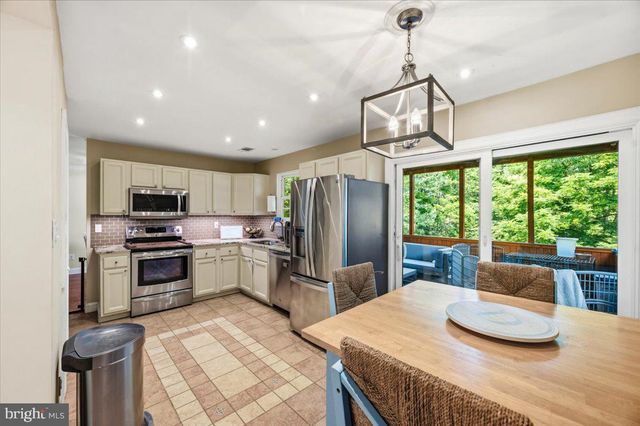 15 MILLS CT, Lovettsville, VA 20180