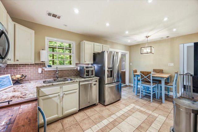 15 MILLS CT, Lovettsville, VA 20180