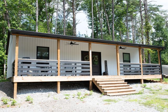 172 Dixie Pine Drive, Burnside, KY 42519