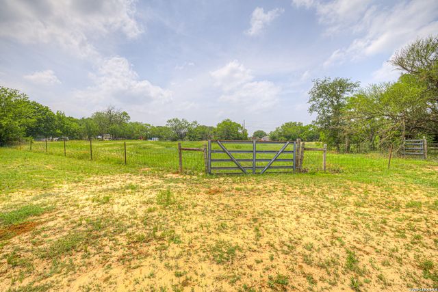 236 SHADY LN, Seguin, TX 78155