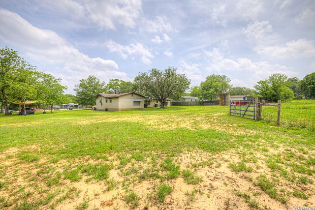 236 SHADY LN, Seguin, TX 78155