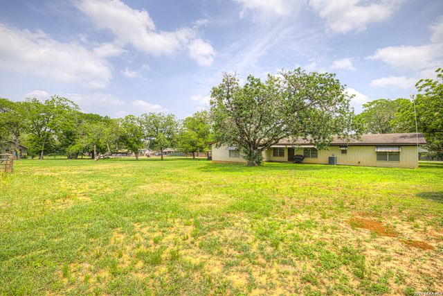 236 SHADY LN, Seguin, TX 78155