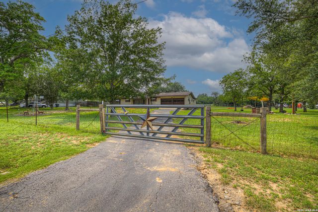 236 SHADY LN, Seguin, TX 78155