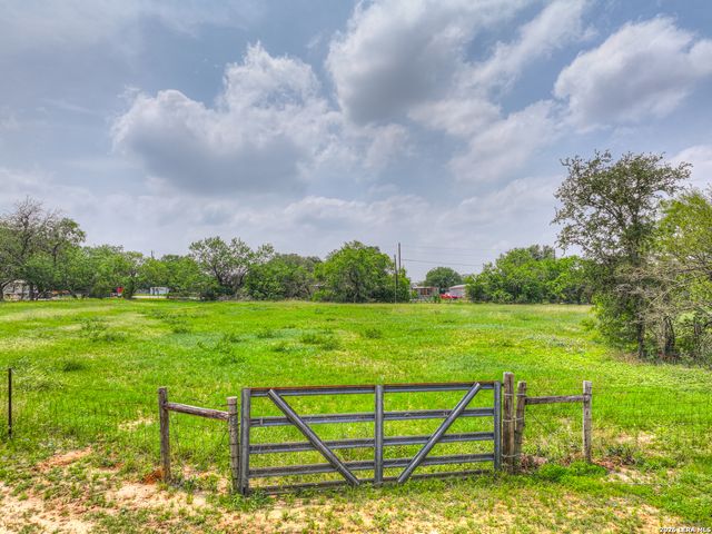 236 SHADY LN, Seguin, TX 78155