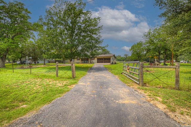 236 SHADY LN, Seguin, TX 78155