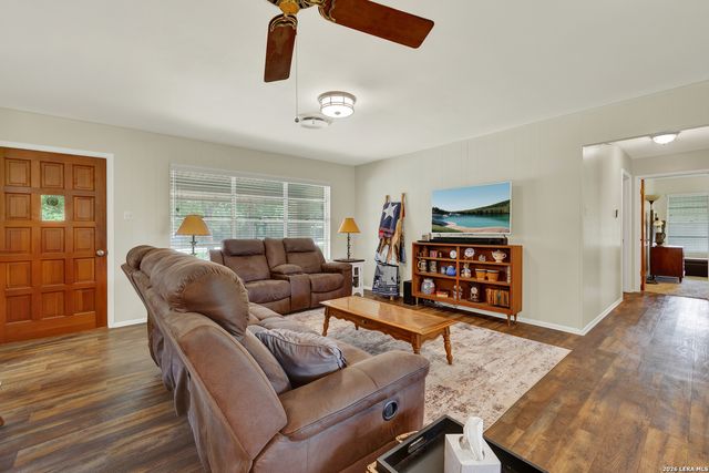 236 SHADY LN, Seguin, TX 78155