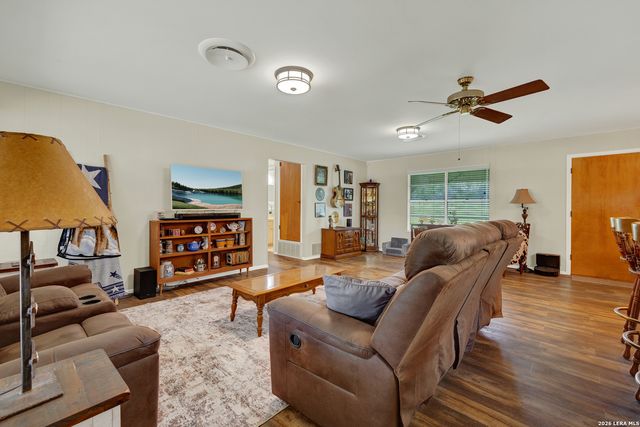 236 SHADY LN, Seguin, TX 78155
