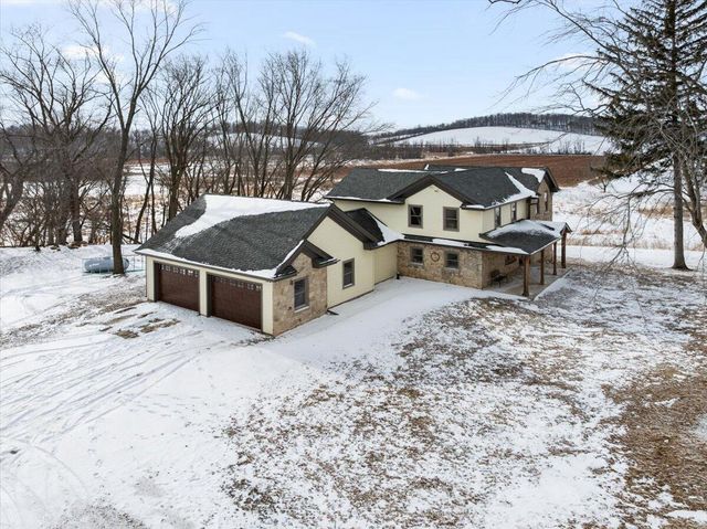 W3940 Campbell DRIVE, Campbellsport, WI 53010