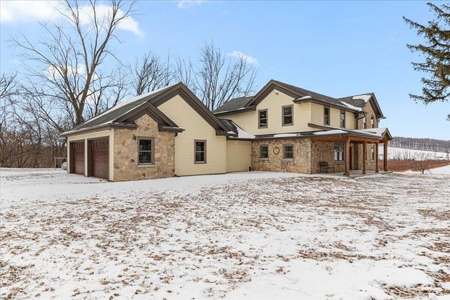 W3940 Campbell DRIVE, Campbellsport, WI 53010