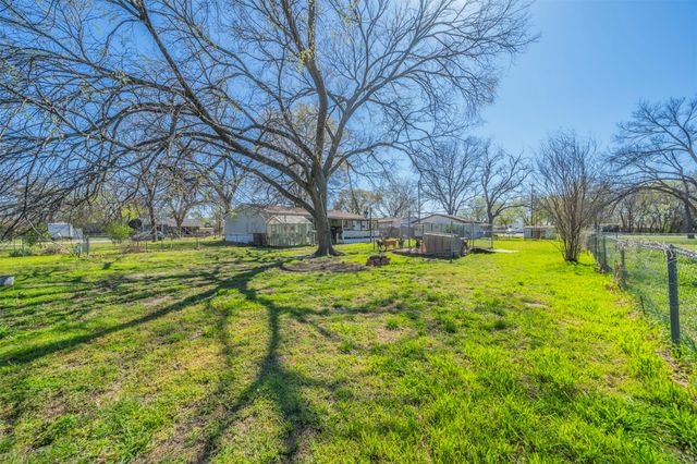 104 W Jefferson Street, Rice, TX 75155