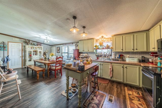 104 W Jefferson Street, Rice, TX 75155