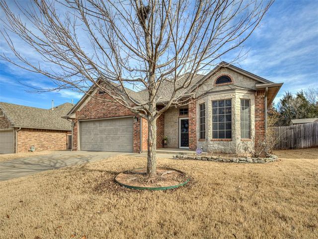 126 Stone Hollow Crossing, Midwest City, OK 73130