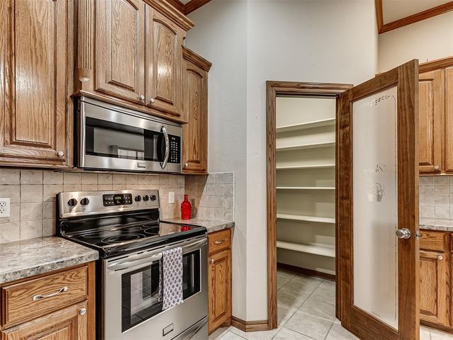 126 Stone Hollow Crossing, Midwest City, OK 73130