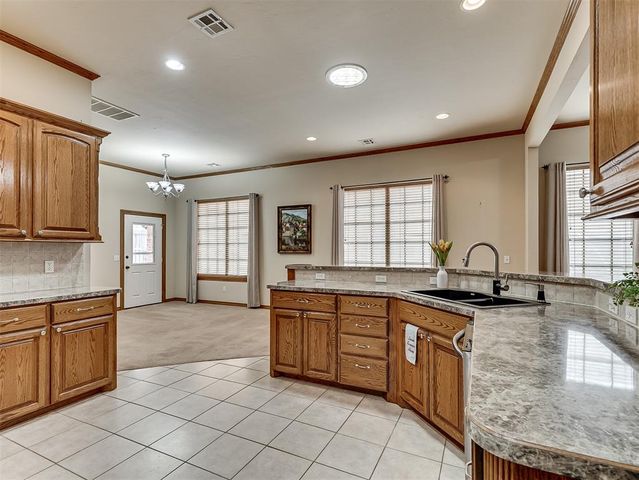 126 Stone Hollow Crossing, Midwest City, OK 73130