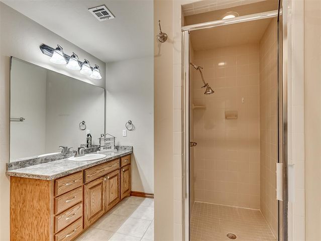 126 Stone Hollow Crossing, Midwest City, OK 73130