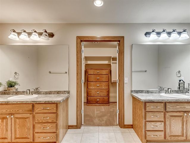 126 Stone Hollow Crossing, Midwest City, OK 73130