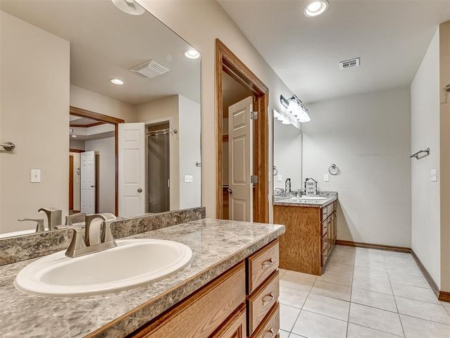 126 Stone Hollow Crossing, Midwest City, OK 73130