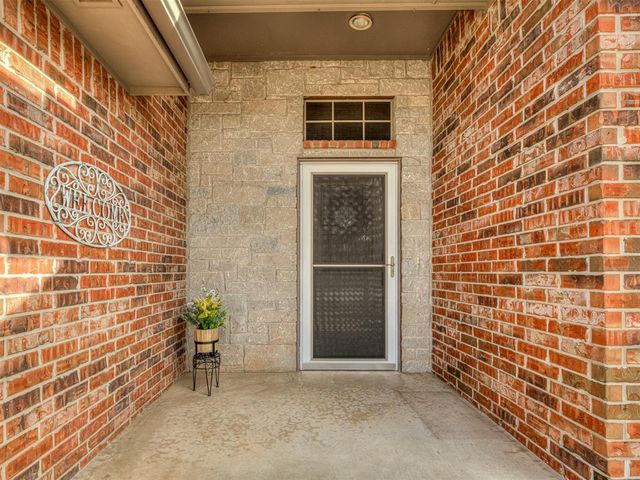 126 Stone Hollow Crossing, Midwest City, OK 73130