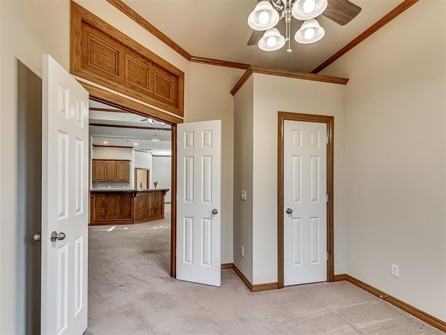 126 Stone Hollow Crossing, Midwest City, OK 73130