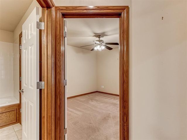 126 Stone Hollow Crossing, Midwest City, OK 73130