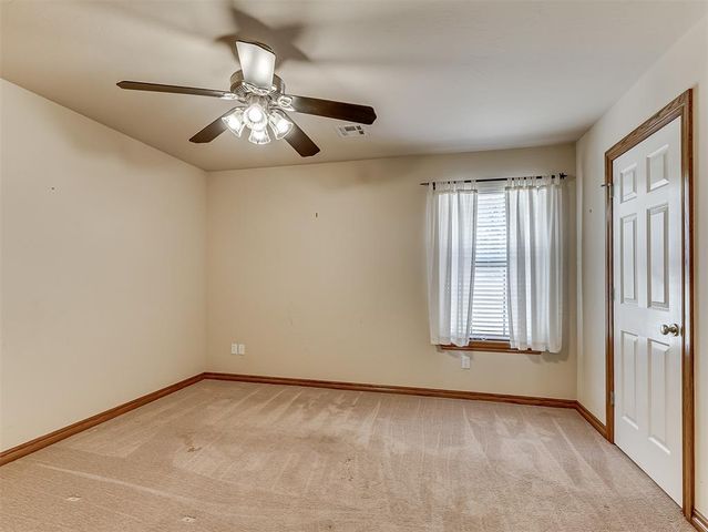 126 Stone Hollow Crossing, Midwest City, OK 73130