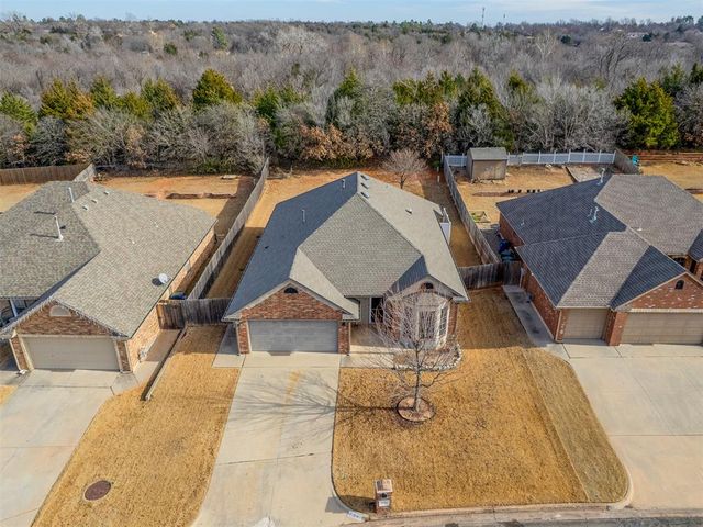 126 Stone Hollow Crossing, Midwest City, OK 73130