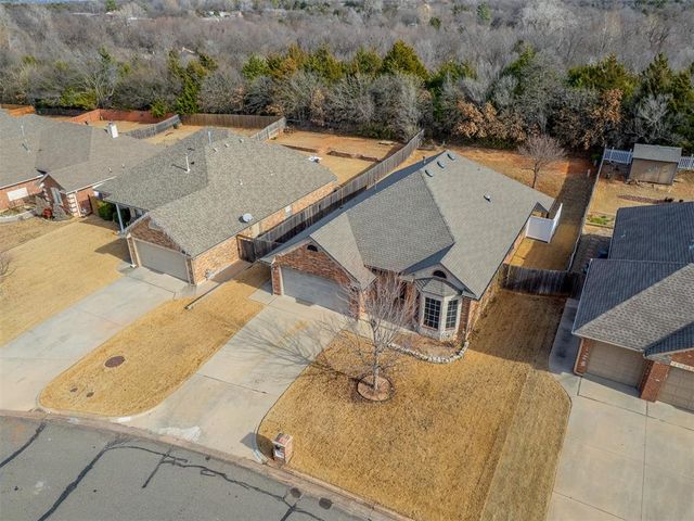 126 Stone Hollow Crossing, Midwest City, OK 73130