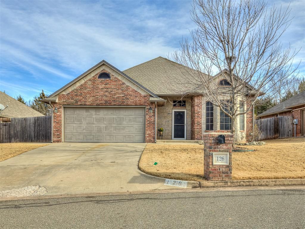 126 Stone Hollow Crossing, Midwest City, OK 73130