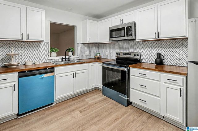 1220 26TH AVENUE N, Hueytown, AL 35023