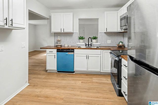 1220 26TH AVENUE N, Hueytown, AL 35023