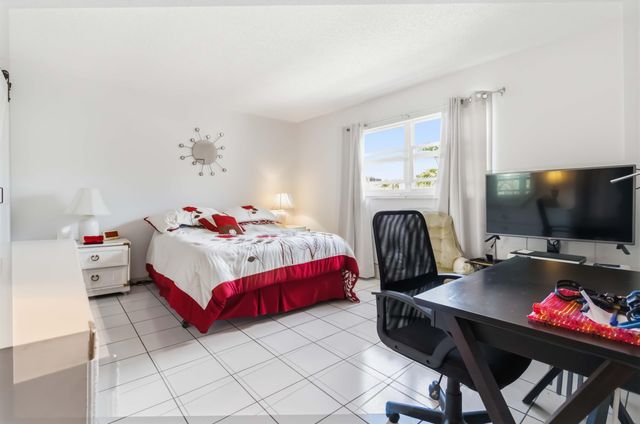 1024 SE 5th Avenue 107, Dania Beach, FL 33004