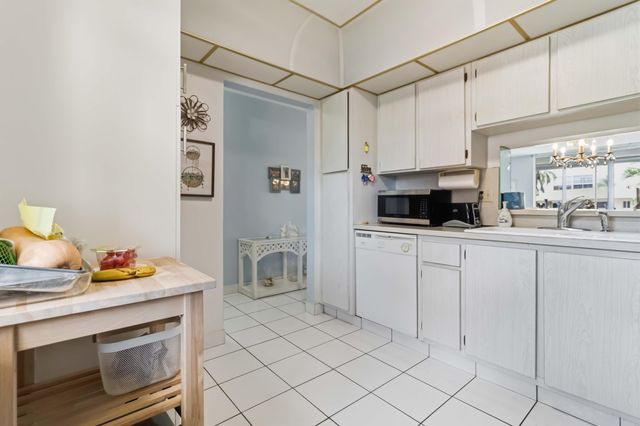 1024 SE 5th Avenue 107, Dania Beach, FL 33004