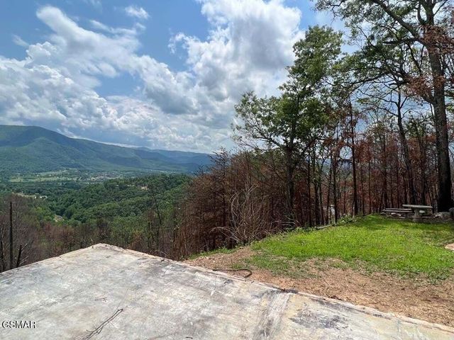2518 Hatcher Mtn Road, Sevierville, TN 37862