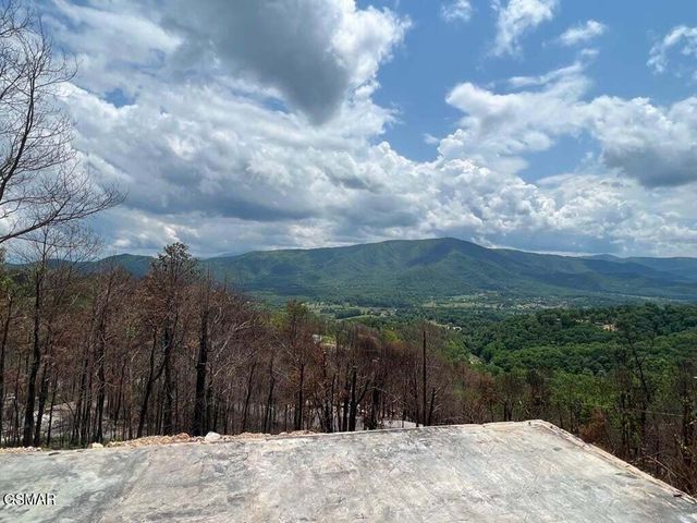 2518 Hatcher Mtn Road, Sevierville, TN 37862