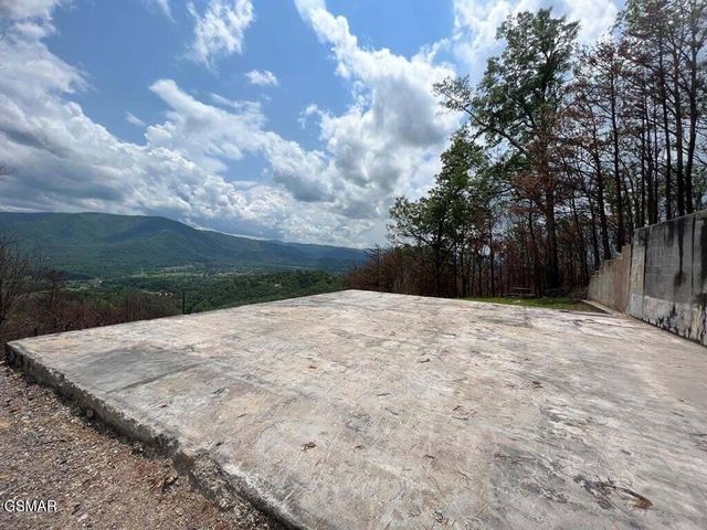 2518 Hatcher Mtn Road, Sevierville, TN 37862
