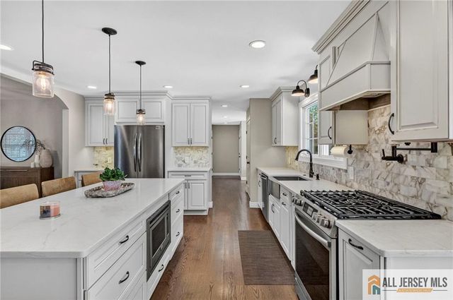 43 Pennington Avenue, Colonia, NJ 07067