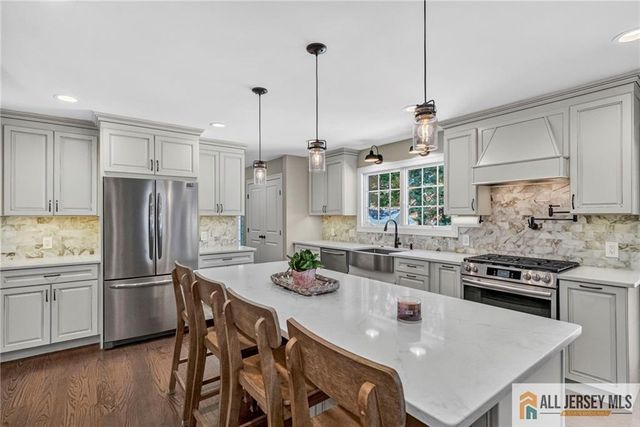 43 Pennington Avenue, Colonia, NJ 07067