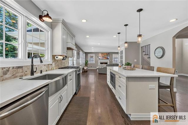 43 Pennington Avenue, Colonia, NJ 07067