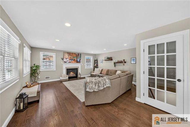 43 Pennington Avenue, Colonia, NJ 07067