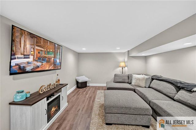 43 Pennington Avenue, Colonia, NJ 07067