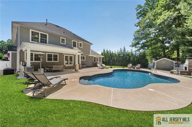 43 Pennington Avenue, Colonia, NJ 07067