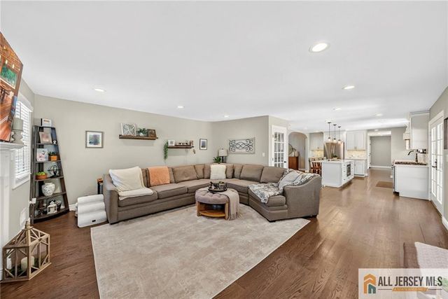 43 Pennington Avenue, Colonia, NJ 07067