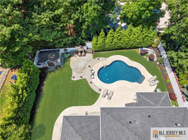 43 Pennington Avenue, Colonia, NJ 07067